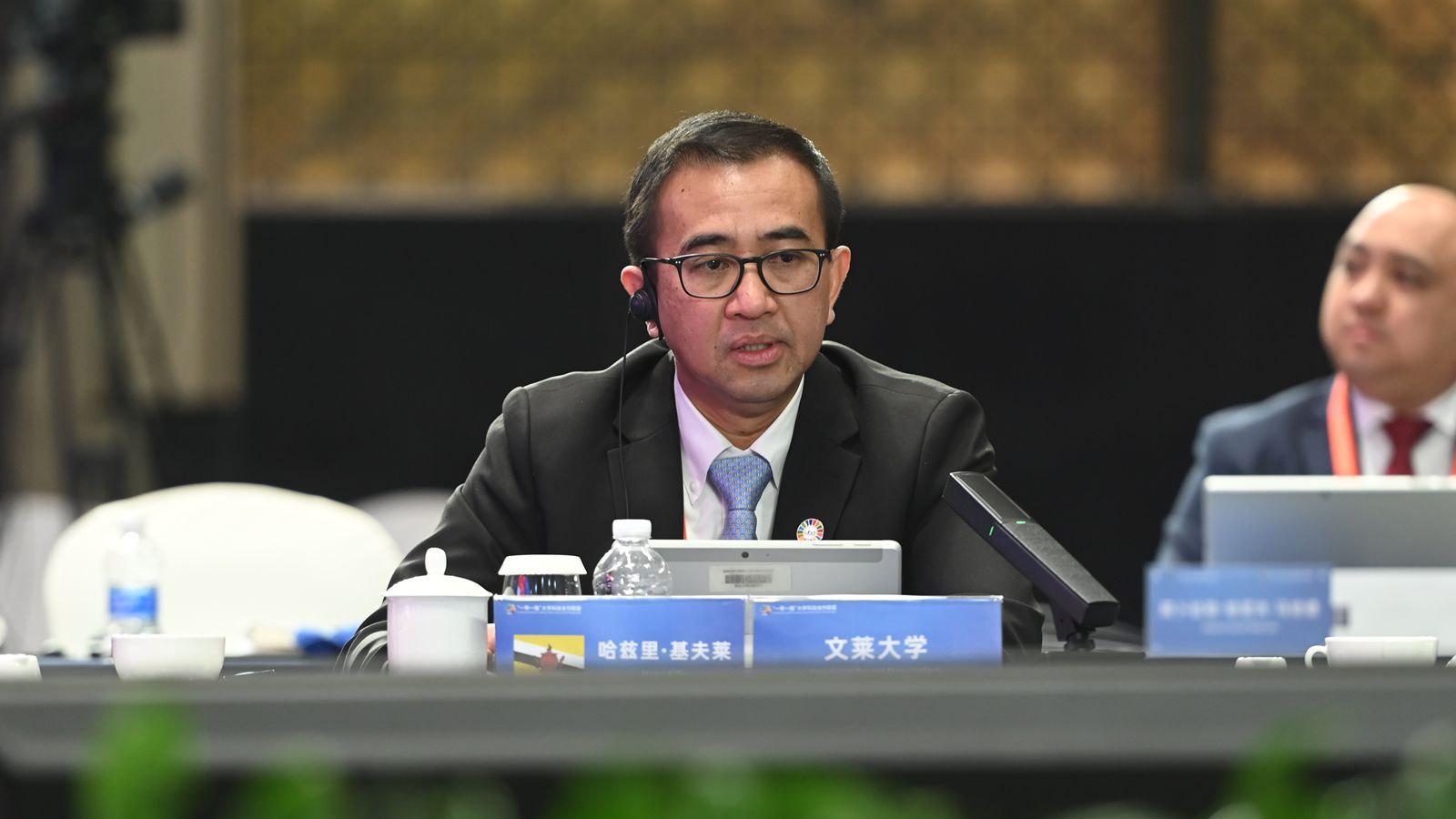 13文萊大學(xué)校長(zhǎng)哈茲里·基夫萊_副本.jpg