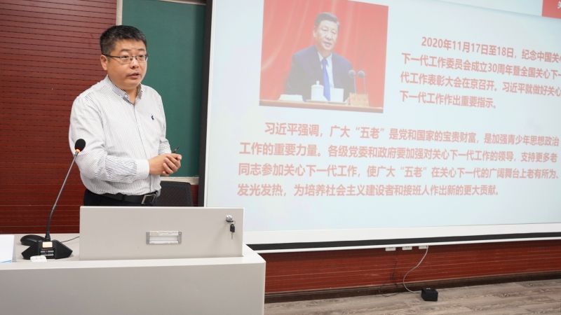 李教授講話.jpg