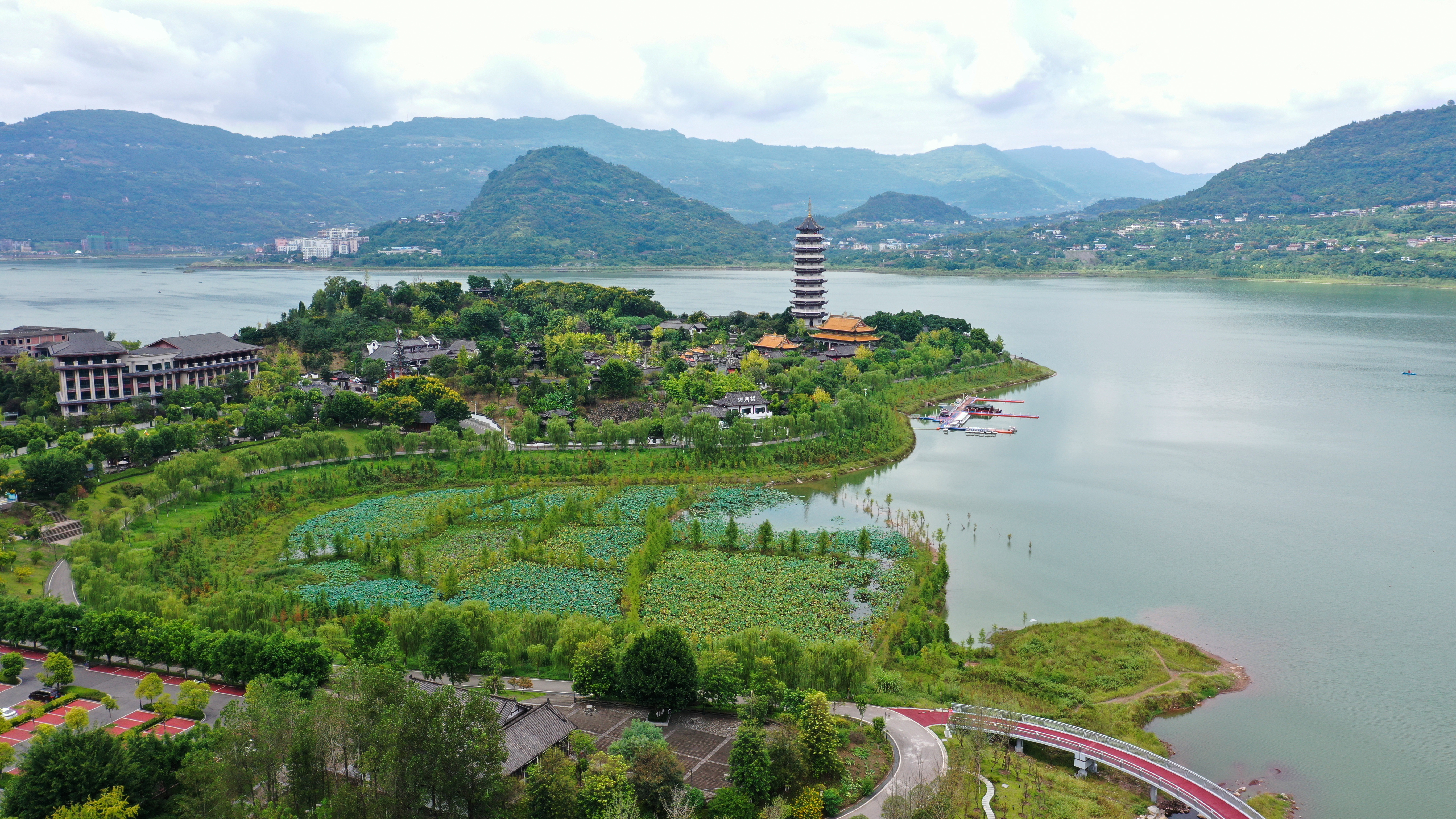 三峽庫區消落區多維濕地夏季景觀（重慶開州漢豐湖芙蓉壩）.jpg